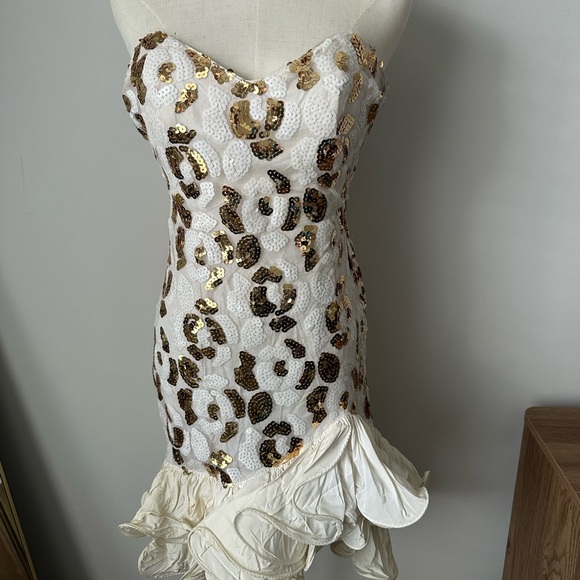 Vintage Dresses & Skirts - Vintage White & Gold Sequin Strapless Ruffle Hem Dress-xs